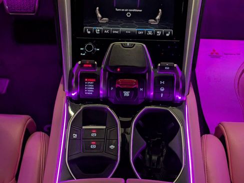 Used 2020 Lamborghini Urus AWD/4WD image 18
