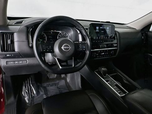 Certified 2024 Nissan Pathfinder SL FWD image 11