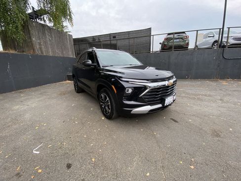Used 2025 Chevrolet TrailBlazer LT AWD/4WD image 8