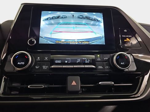 Used 2025 Toyota Highlander XLE AWD/4WD image 27