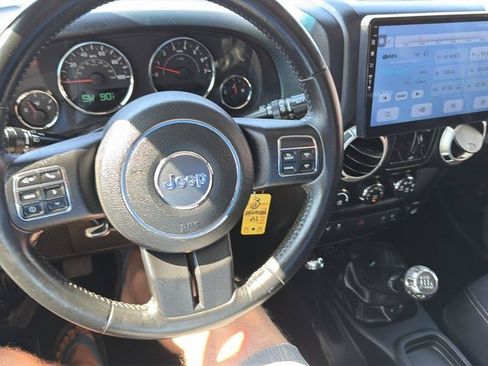 Used 2016 Jeep Wrangler Unlimited Rubicon w/ Connectivity Group AWD/4WD image 21