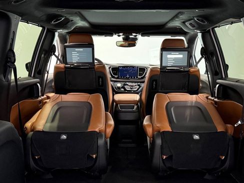 New 2026 Chrysler Pacifica Pinnacle w/ Trailer Tow Group image 40