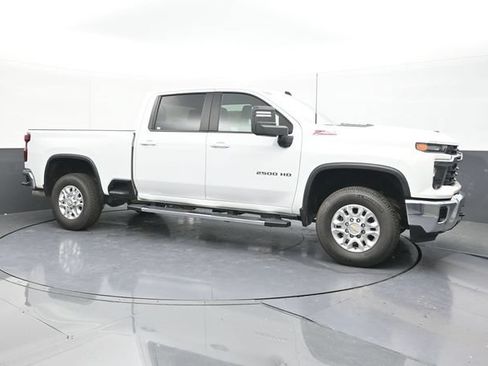 Used 2024 Chevrolet Silverado 2500 LT AWD/4WD image 19