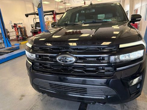 Used 2023 Ford Expedition Limited AWD/4WD image 5