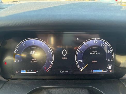 Used 2023 Jeep Grand Cherokee Altitude image 6