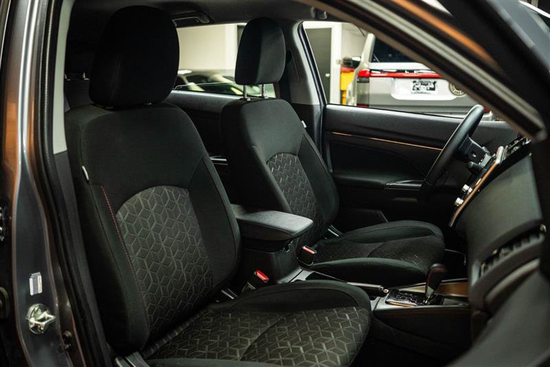 Used 2025 Mitsubishi Outlander Sport LE AWD/4WD image 14