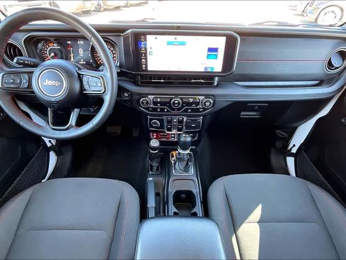 Used 2024 Jeep Wrangler Rubicon image 17
