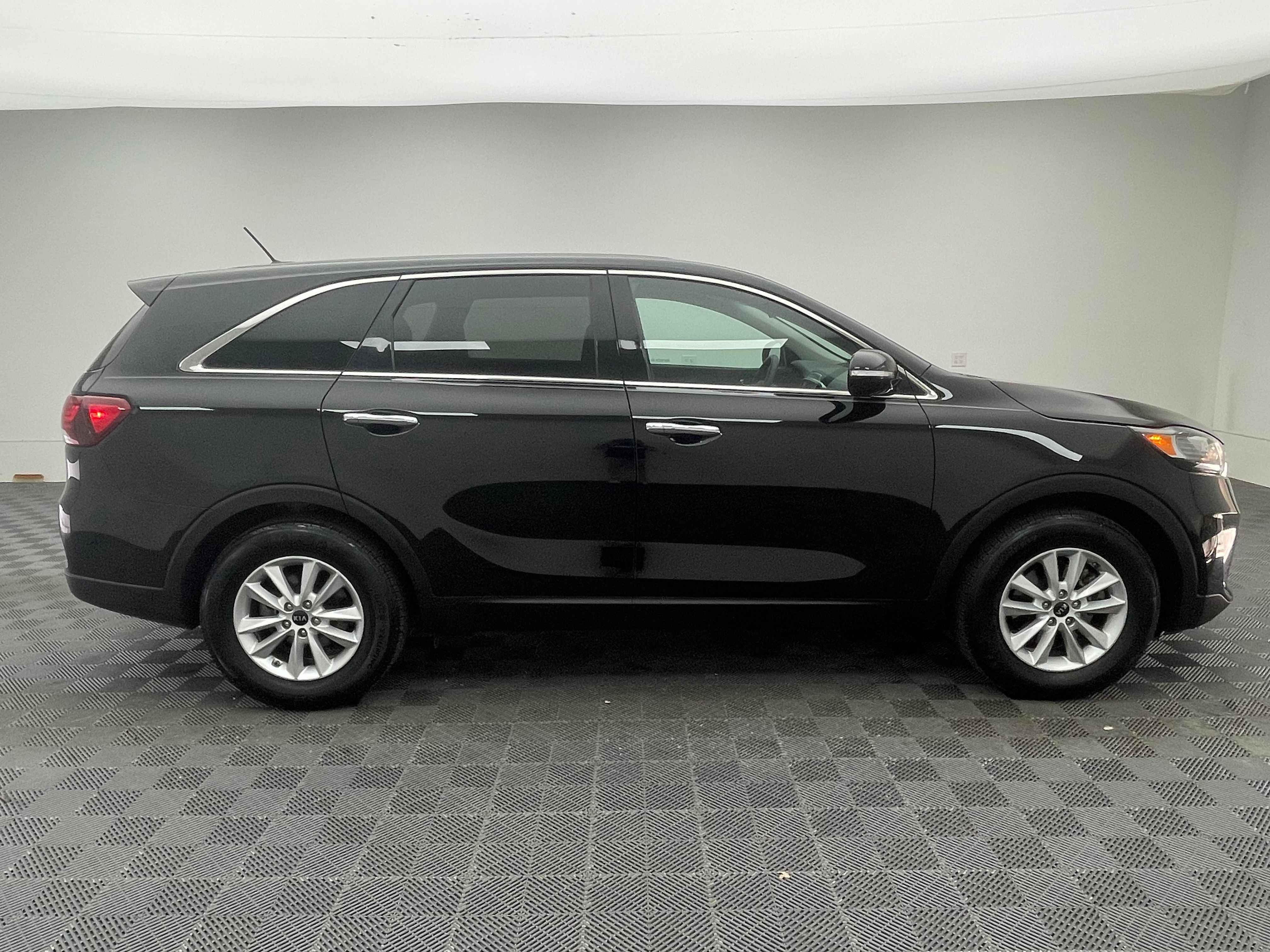 Used 2020 Kia Sorento LX FWD image 5
