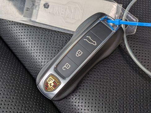 Certified 2024 Porsche Cayenne AWD/4WD image 40