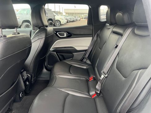 Used 2025 Jeep Compass Limited image 25