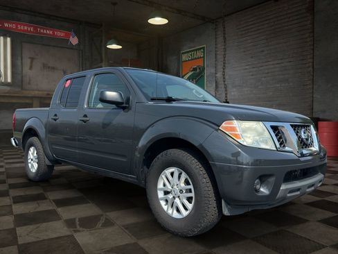 Used 2014 Nissan Frontier SV w/ SV Value Truck Package image 2