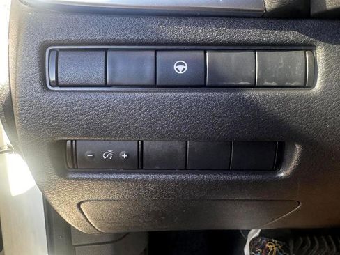 Used 2023 Nissan Rogue SV image 17