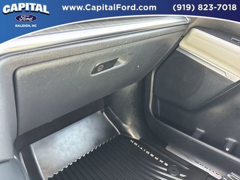 Certified 2025 Ford Expedition Max Platinum w/ Platinum Ultimate Package AWD/4WD image 28