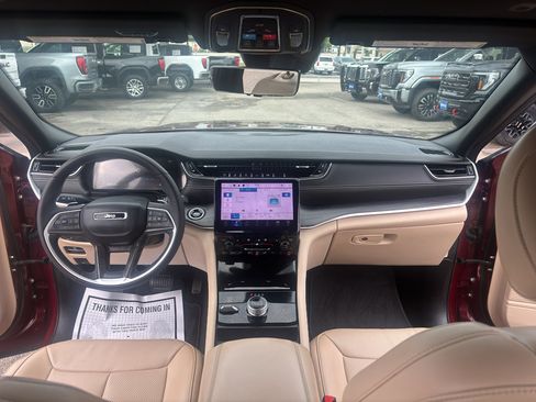 Used 2025 Jeep Grand Cherokee L Limited w/ Luxury Tech Group II AWD/4WD image 20