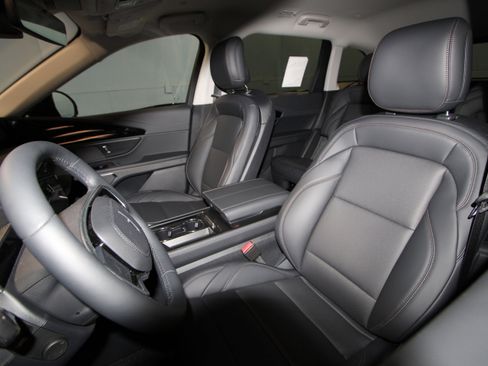 New 2026 Lincoln Nautilus Premier image 3