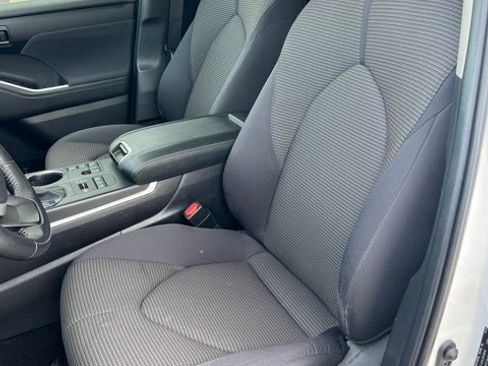 Used 2024 Toyota Highlander LE image 13