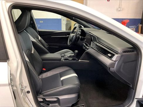 Used 2025 Toyota Camry SE FWD image 11