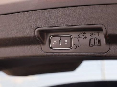 Used 2021 Ford Explorer Limited w/ Equipment Group 301A AWD/4WD image 9