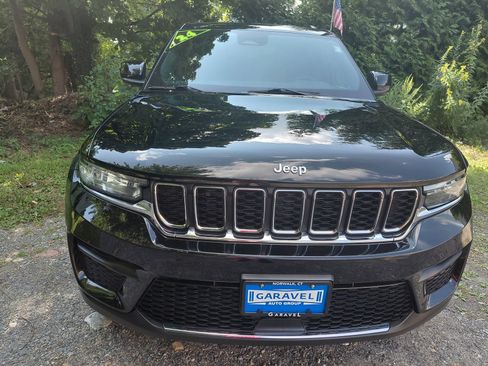 Used 2024 Jeep Grand Cherokee Laredo X AWD/4WD image 26