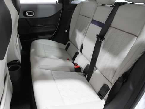 Certified 2025 MINI Cooper 4-Door Hardtop image 19