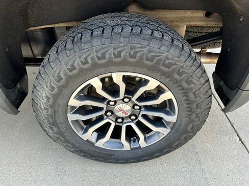 Used 2021 GMC Sierra 1500 AT4 w/ AT4 Value Package AWD/4WD image 10