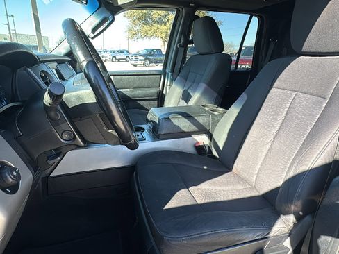 Used 2016 Ford Expedition XLT image 14