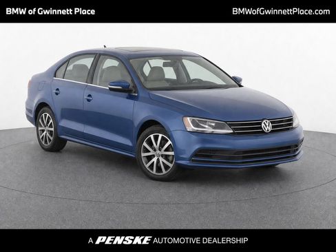 Used 2017 Volkswagen Jetta SE FWD image 1