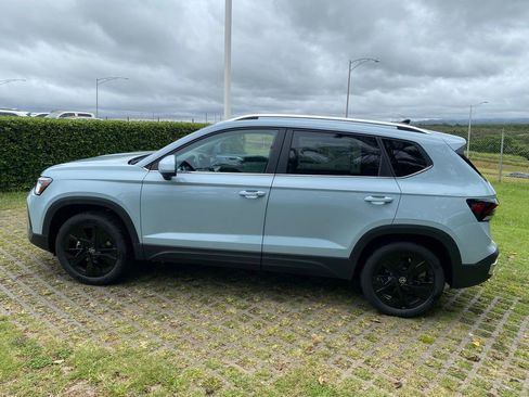 New 2026 Volkswagen Taos SE FWD image 4