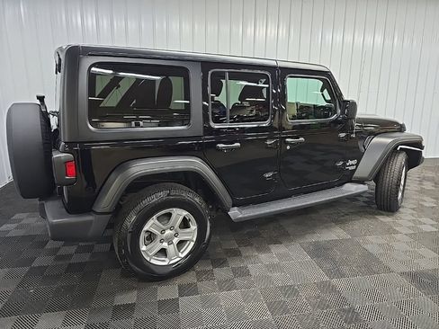 Used 2019 Jeep Wrangler Unlimited Sport S AWD/4WD image 3