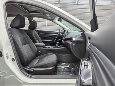 Used 2022 Nissan Altima 2.5 SV w/ SV Premium Package FWD image 14