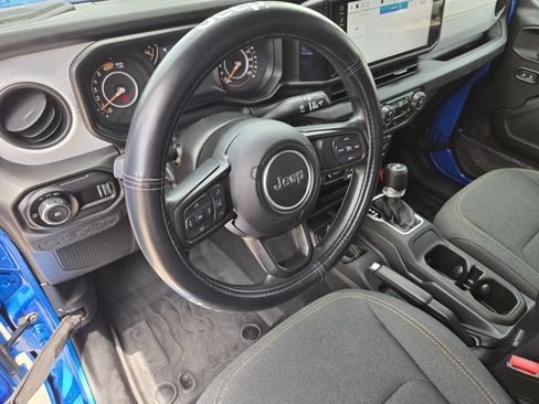Used 2025 Jeep Wrangler Sport AWD/4WD image 5