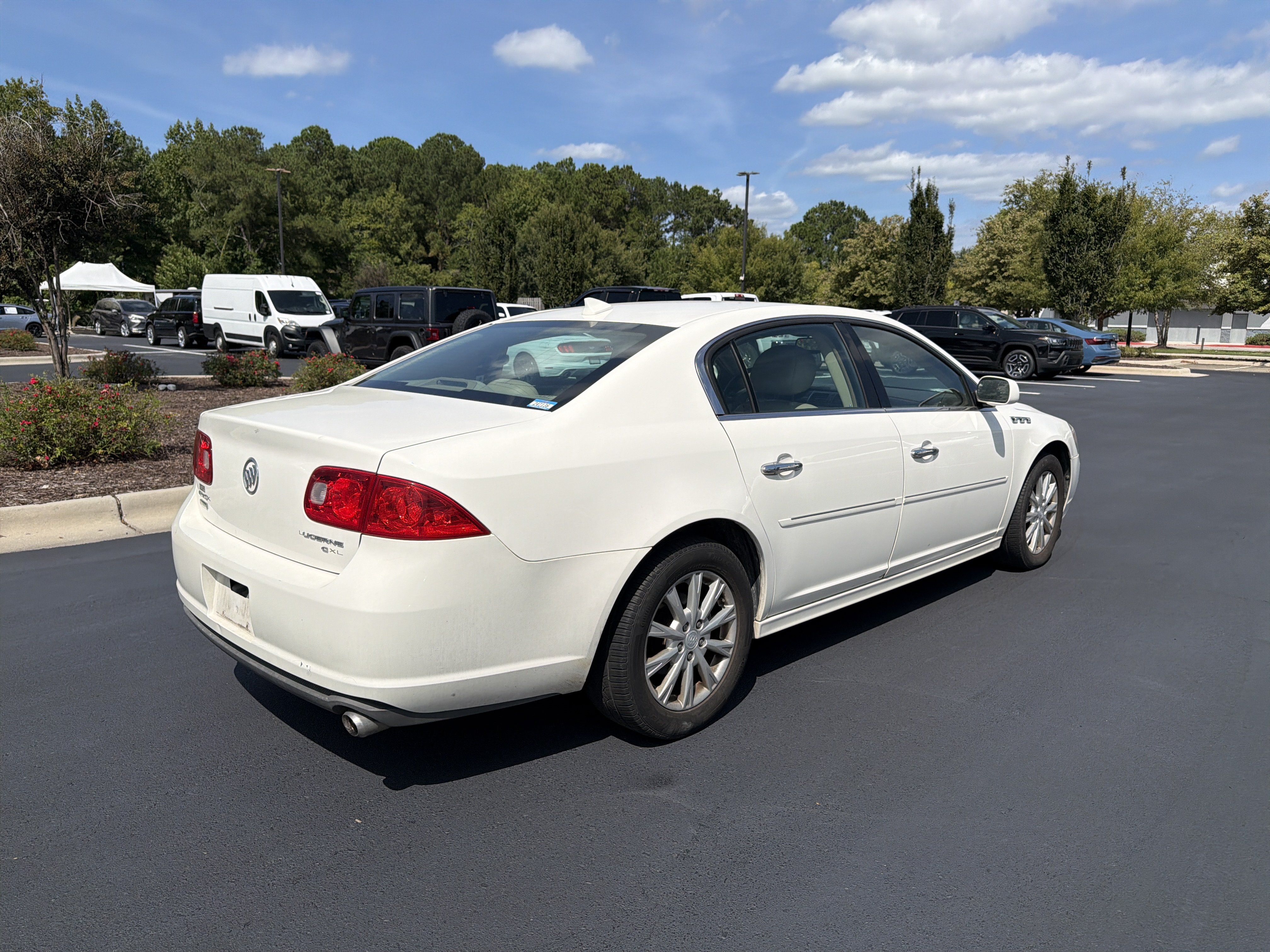 Used 2010 Buick Lucerne CXL FWD image 9