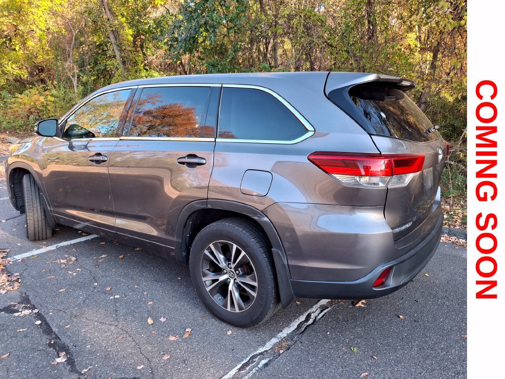 Used 2018 Toyota Highlander LE AWD/4WD image 8