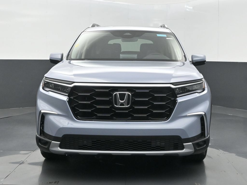 New 2025 Honda Pilot Touring image 2