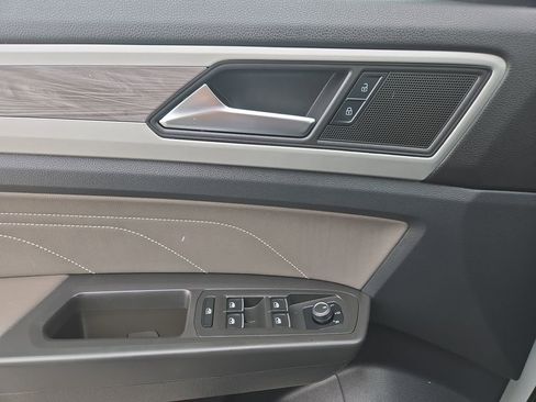 Used 2022 Volkswagen Atlas Cross Sport SE image 18