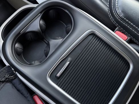 Used 2023 Chrysler Pacifica Touring-L image 16