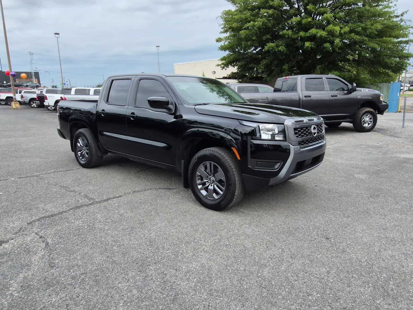 Used 2025 Nissan Frontier SV w/ Tow Package RWD image 8