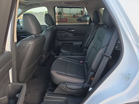 New 2026 Nissan Pathfinder Platinum FWD image 26