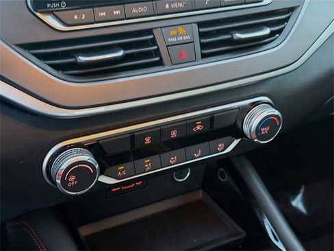 Used 2024 Nissan Altima 2.5 SR image 14