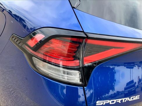 Certified 2025 Kia Sportage EX w/ Premium Package AWD/4WD image 32