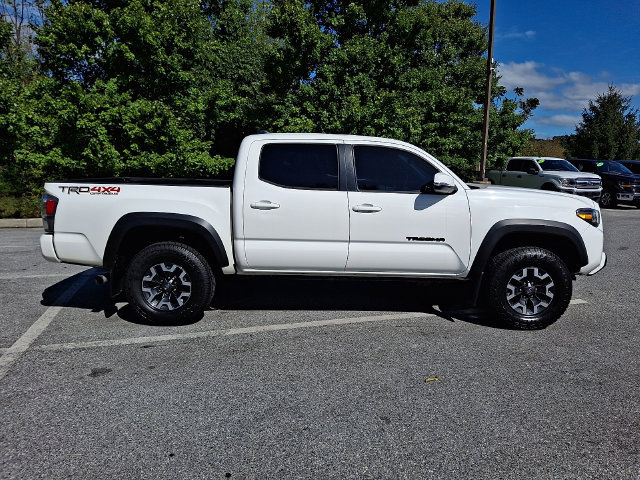 Certified 2022 Toyota Tacoma TRD Off-Road w/ Technology Package AWD/4WD image 7