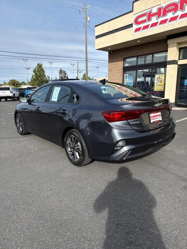 Used 2022 Kia Forte LXS FWD image 7