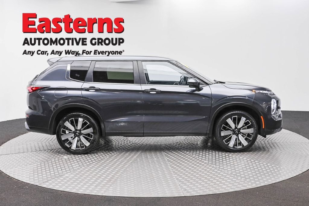 Used 2025 Mitsubishi Outlander SE FWD image 6