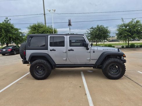 Used 2016 Jeep Wrangler Unlimited Rubicon w/ Connectivity Group AWD/4WD image 3