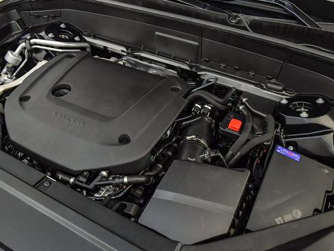 Certified 2025 Volvo XC90 B6 Plus image 31