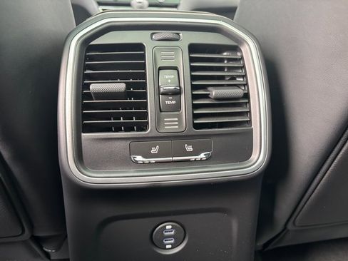 Certified 2025 Porsche Macan image 22