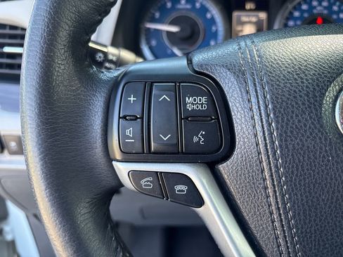 Used 2017 Toyota Sienna XLE Premium FWD image 17