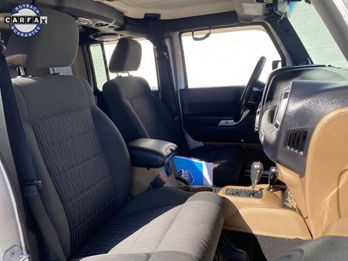 Used 2011 Jeep Wrangler Unlimited Sahara image 13