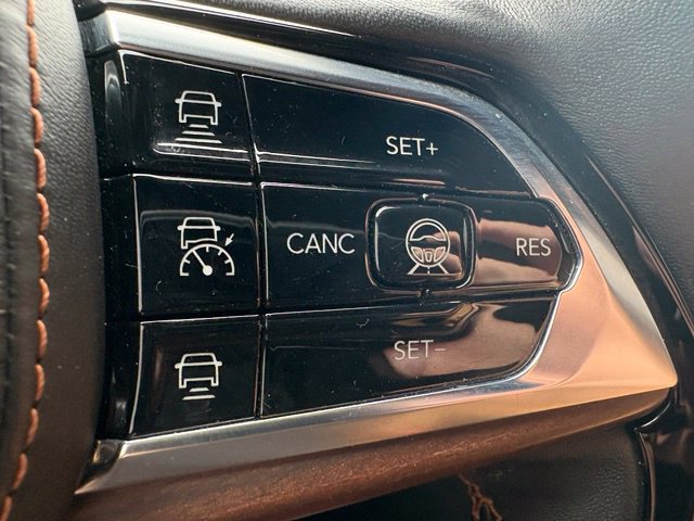 Used 2023 Jeep Grand Cherokee Summit AWD/4WD image 35
