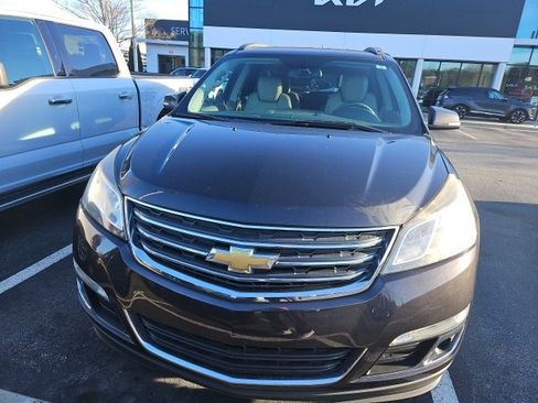Used 2016 Chevrolet Traverse LT image 2